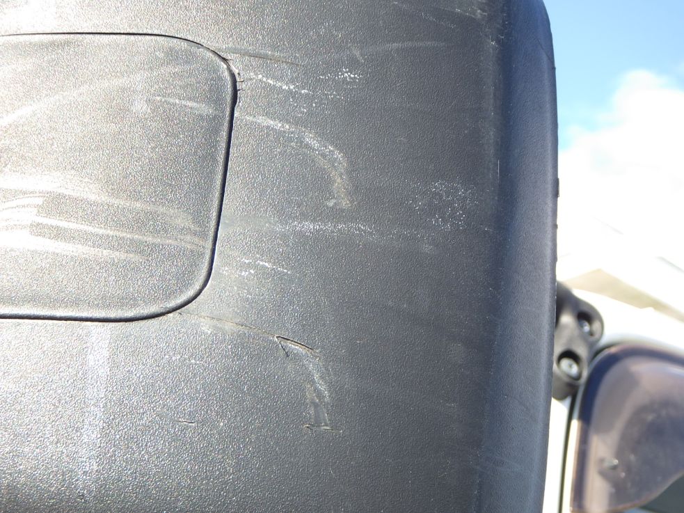 助手席側ミラーにスレがあります。|いすゞ フォワード 2PG-FRR90S1(2WD)の写真20