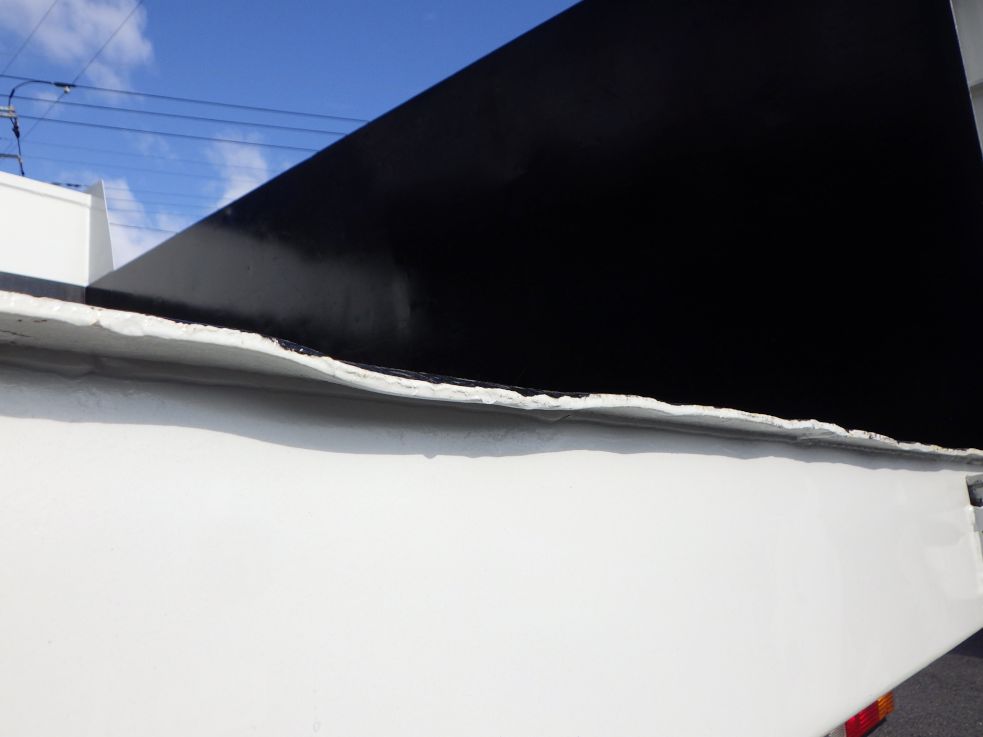 ボディー後方に曲がりがあります。|いすゞ フォワード 2PG-FRR90S1(2WD)の写真31