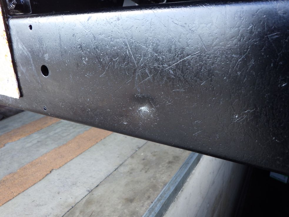 リヤバンパーにヘコミがあります。|いすゞ フォワード 2PG-FRR90S1(2WD)の写真32