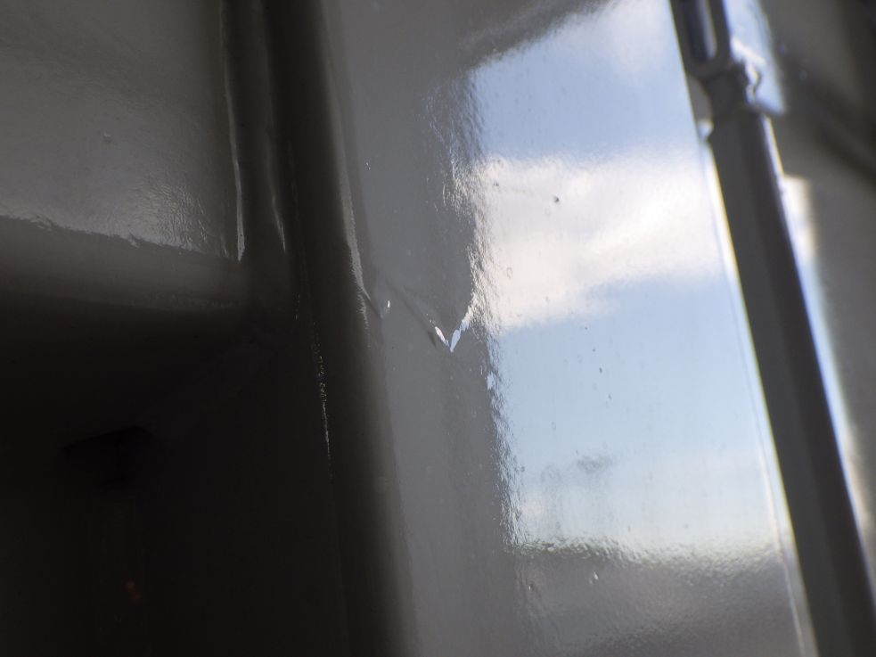 骨組みの一部に塗装のタレがあります。|いすゞ フォワード 2PG-FRR90S1(2WD)の写真34