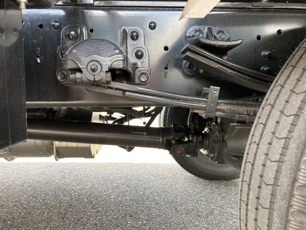 シャーシとスプリングの状態です。|いすゞ フォワード 2RG-FRR90S4(2WD)の写真7