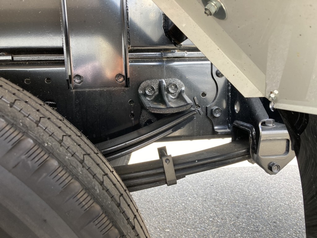 シャーシとスプリングの状態です。|いすゞ フォワード 2RG-FRR90S4(2WD)の写真8