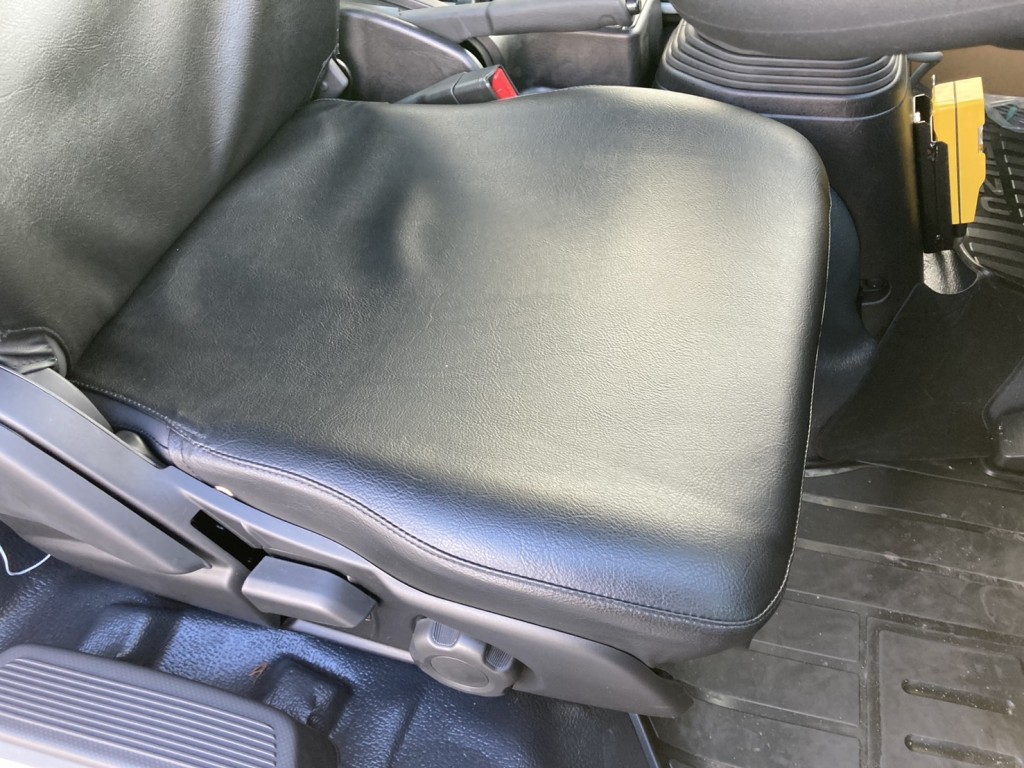シート座面の状態です。|いすゞ フォワード 2RG-FRR90S4(2WD)の写真11