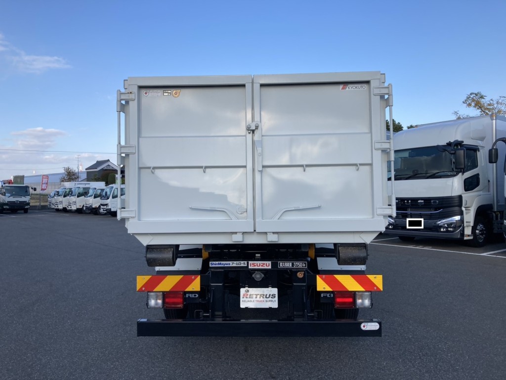 リア扉は観音式です。|いすゞ フォワード 2RG-FRR90S4(2WD)の写真13