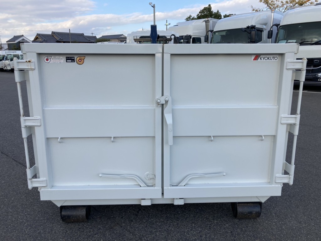 観音ドアの状態です。|いすゞ フォワード 2RG-FRR90S4(2WD)の写真19