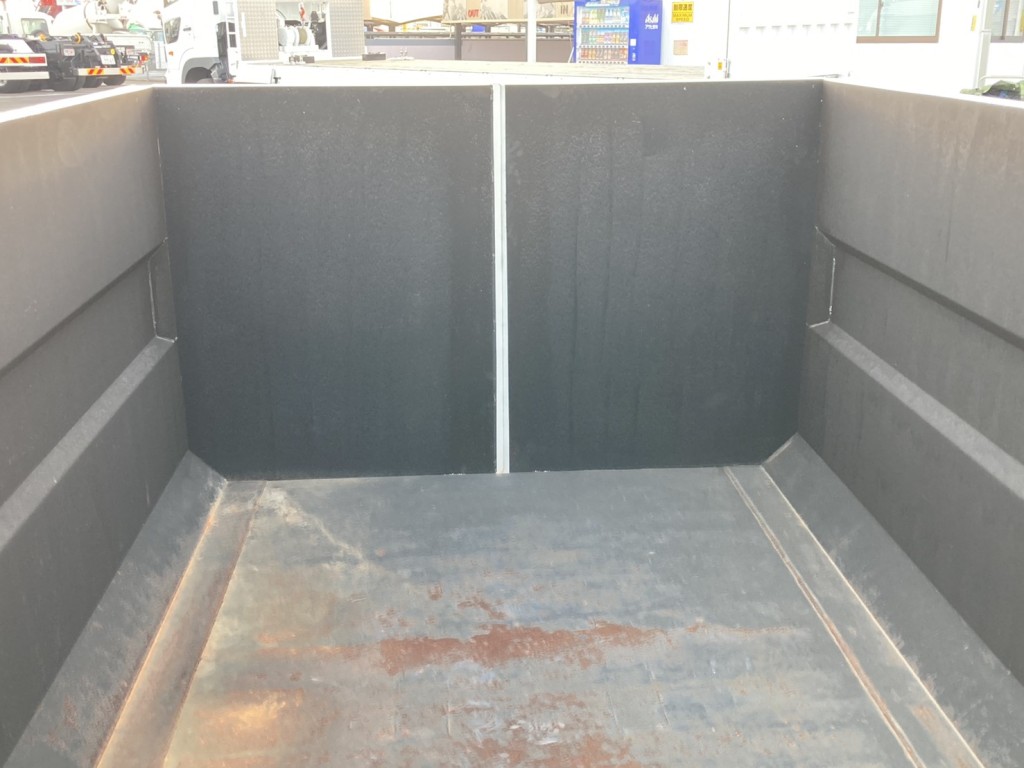 ボデー内部後方の状態です。|いすゞ フォワード 2RG-FRR90S4(2WD)の写真21