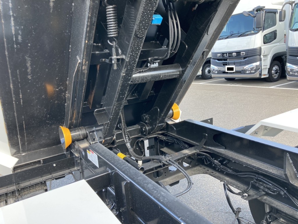 サブフレームとリアローラーの状態です。|いすゞ フォワード 2RG-FRR90S4(2WD)の写真24