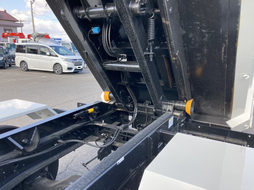 サブフレームとリアローラーの状態です。|いすゞ フォワード 2RG-FRR90S4(2WD)の写真25