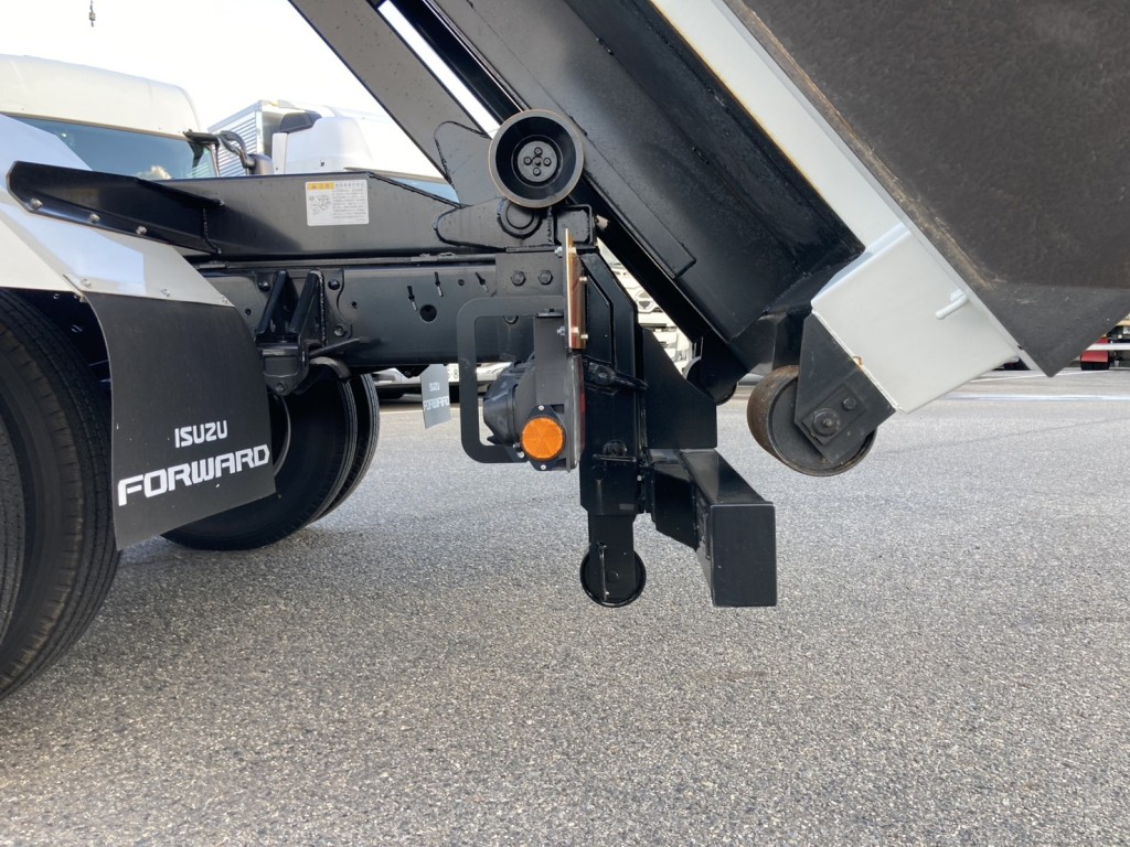 リアジャッキーを下げた状態です。|いすゞ フォワード 2RG-FRR90S4(2WD)の写真30
