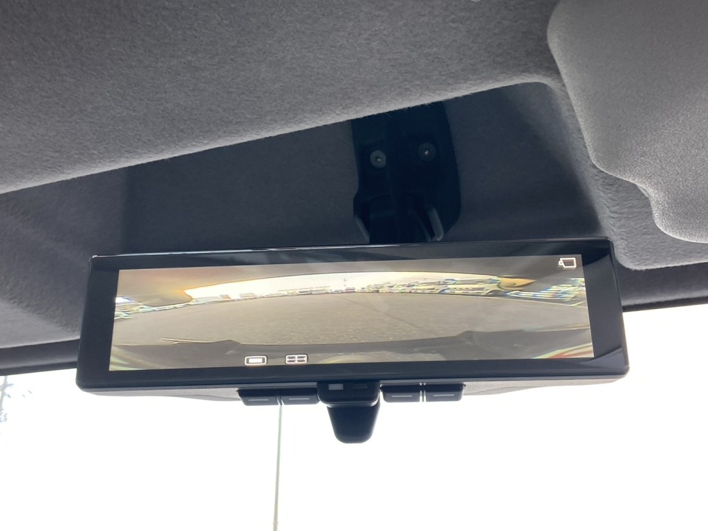 ルームミラー型リアモニターです。|いすゞ フォワード 2RG-FRR90S4(2WD)の写真44