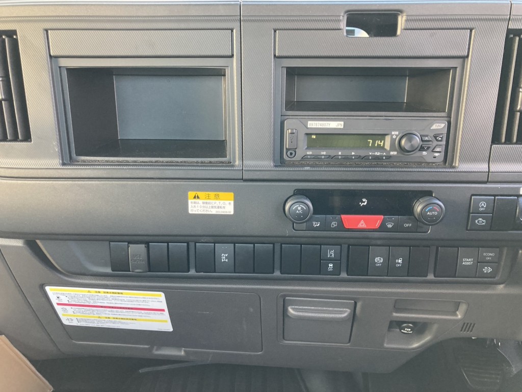 インパネ周りです。|いすゞ フォワード 2RG-FRR90S4(2WD)の写真46