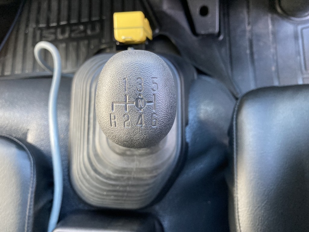 6速です。|いすゞ フォワード 2RG-FRR90S4(2WD)の写真47