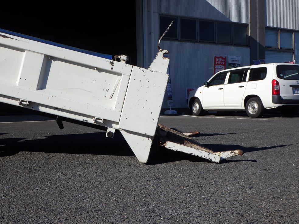 化粧板の着いた状態です。|日野 デュトロ TKG-XZU620T(2WD)の写真12