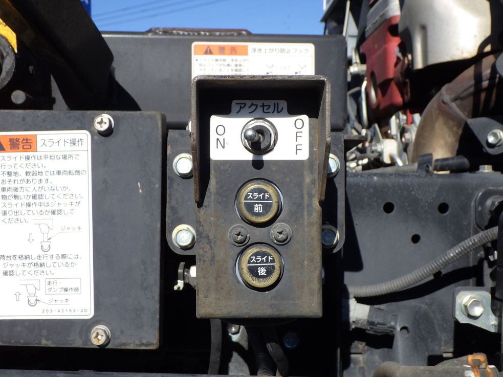 上物のスライドスイッチです。|日野 デュトロ TKG-XZU620T(2WD)の写真15