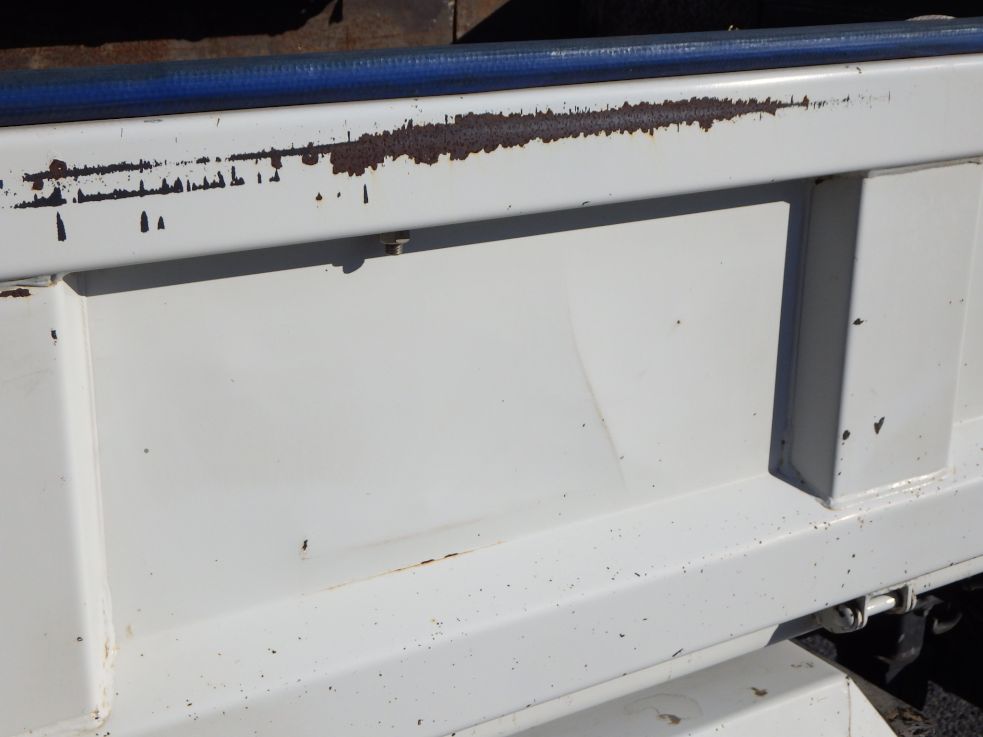 ボディーの両サイドにキズ・サビ・凹凸があります。|日野 デュトロ TKG-XZU620T(2WD)の写真36