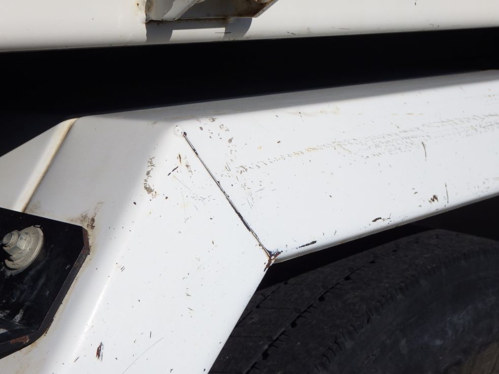 左右のリヤフェンダーにキズ・サビがあります。|日野 デュトロ TKG-XZU620T(2WD)の写真38