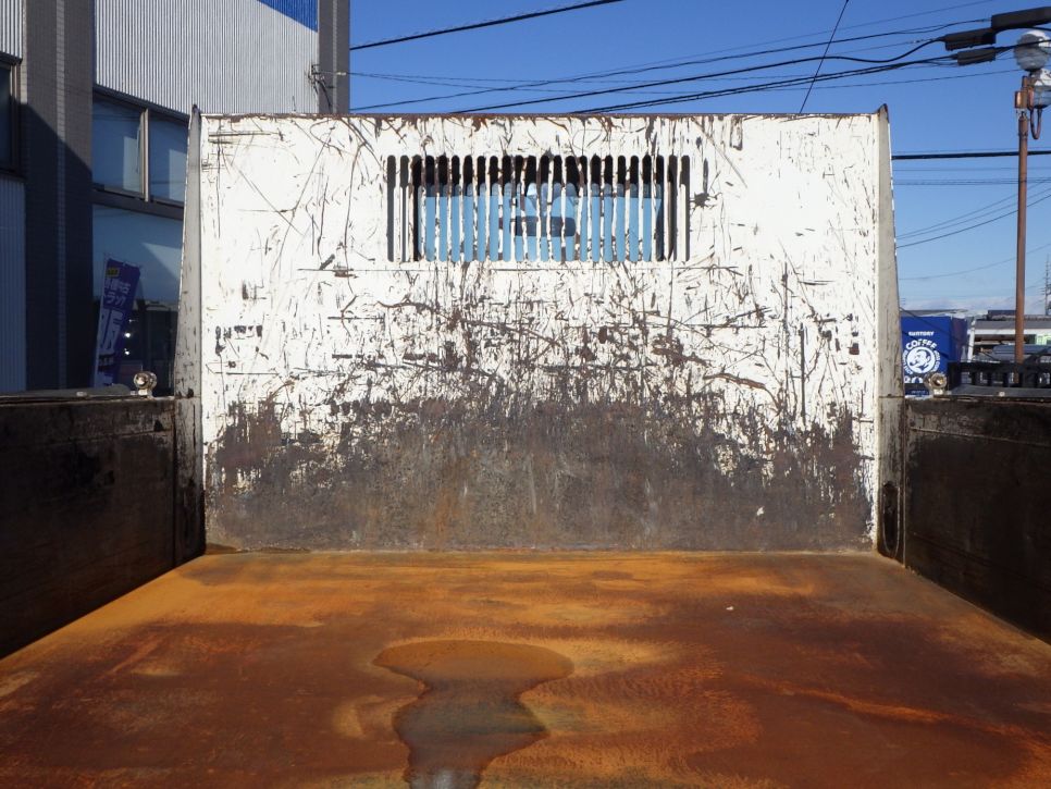 プロテクター裏側にキズ・サビ・ヘコミがあります。|日野 デュトロ TKG-XZU620T(2WD)の写真39