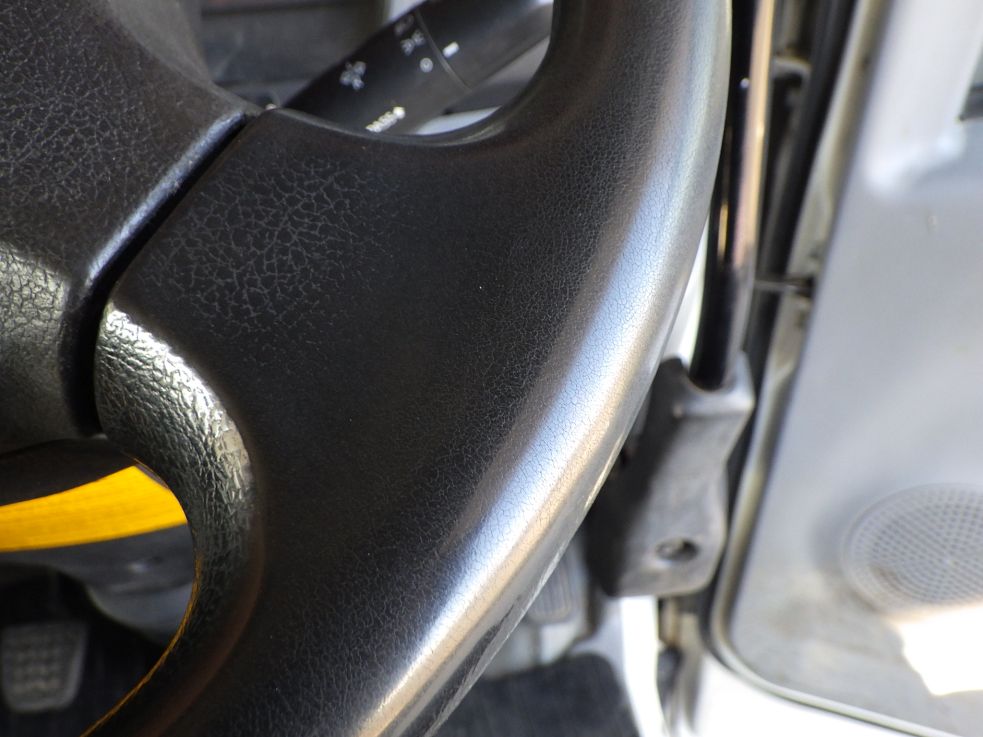 ハンドルにスレがあります。|日野 デュトロ TKG-XZU620T(2WD)の写真44