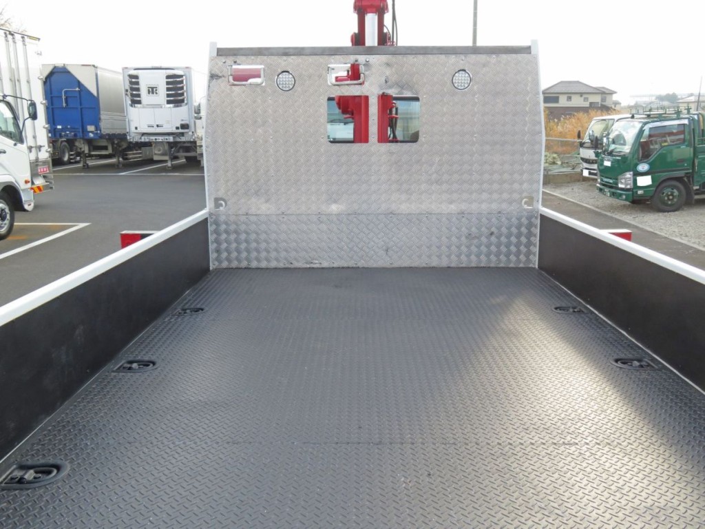 プロテクターにアルミの縞板が貼ってあります。(軽いヘコミ・キズがあります)|いすゞ エルフ TPG-NPR85N(2WD)の写真8