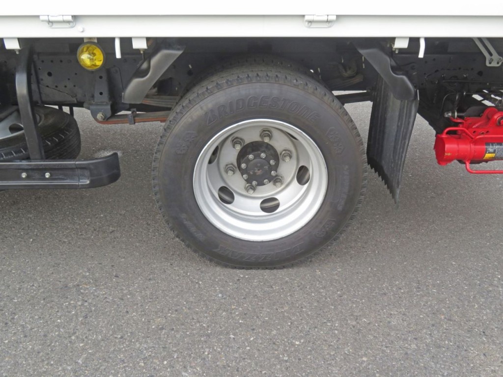 リアフェンダーは樹脂製です。|いすゞ エルフ TPG-NPR85N(2WD)の写真16