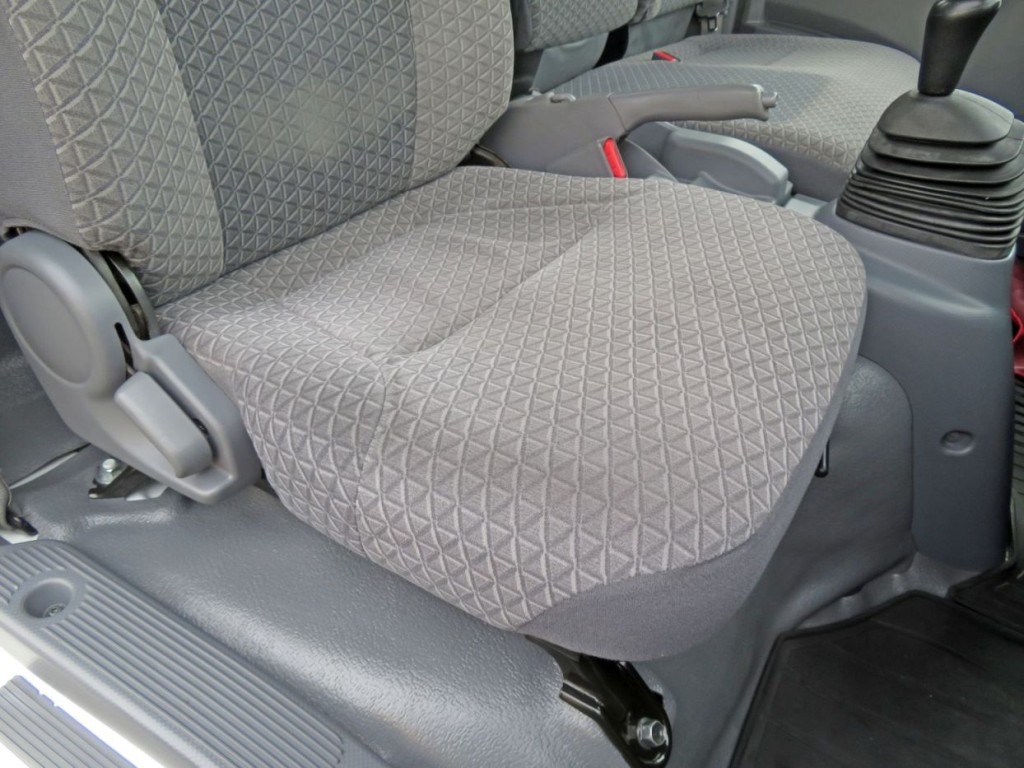 運転席座面の状態です。|いすゞ エルフ TPG-NPR85N(2WD)の写真33