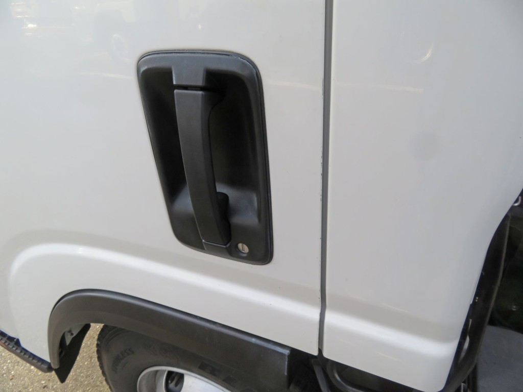 助手席側ドアに細かいキズがあります。|いすゞ エルフ TPG-NPR85N(2WD)の写真39