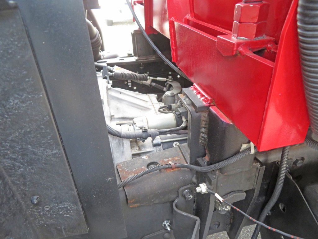 クレーンの補強の板にサビ・キズがあります。|いすゞ エルフ TPG-NPR85N(2WD)の写真45