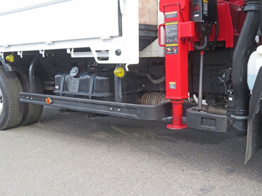 サイドバンパーに色あせ・細かいキズがあります。|いすゞ エルフ TPG-NPR85N(2WD)の写真50