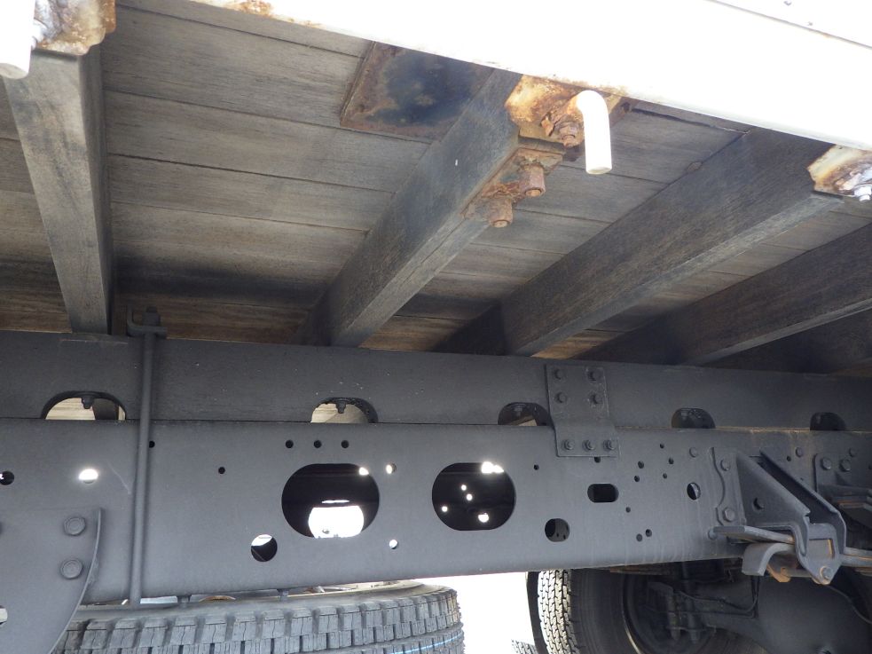 シャーシとネタの状態です。(ネタは木製です)|いすゞ フォワード 2PG-FRR90S1(2WD)の写真7