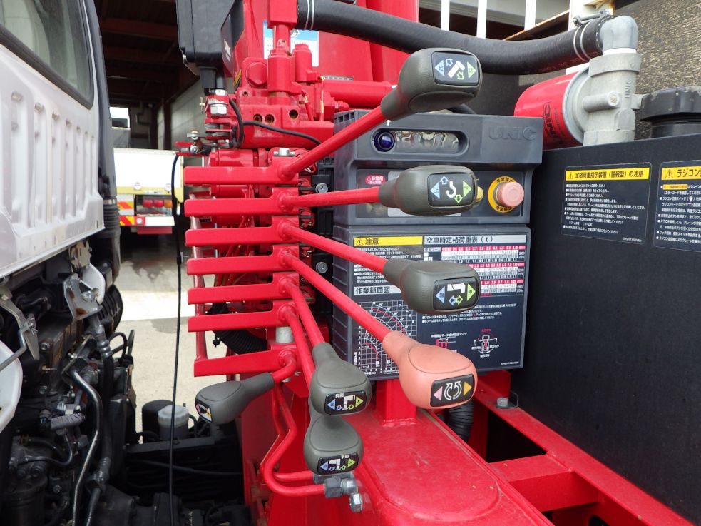 クレーンの操作レバーです。|いすゞ フォワード 2PG-FRR90S1(2WD)の写真12