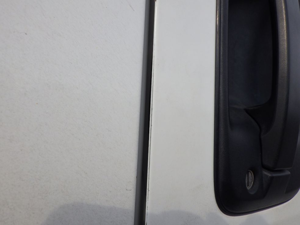 運転席側ドアに小キズがあります。(助手席側にもあります)|いすゞ フォワード 2PG-FRR90S1(2WD)の写真23