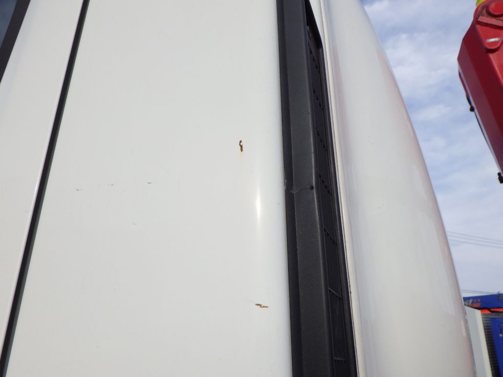 助手席側クォーターパネルに小キズがあります。|いすゞ フォワード 2PG-FRR90S1(2WD)の写真24