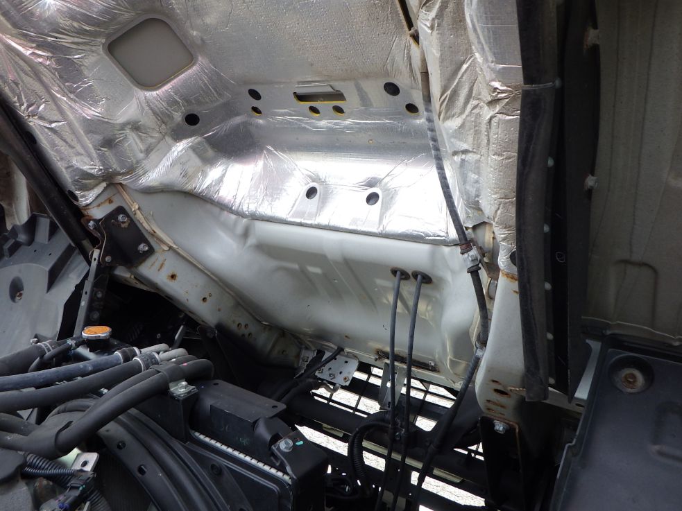 キャブ裏側にサビがあります。|いすゞ フォワード 2PG-FRR90S1(2WD)の写真29