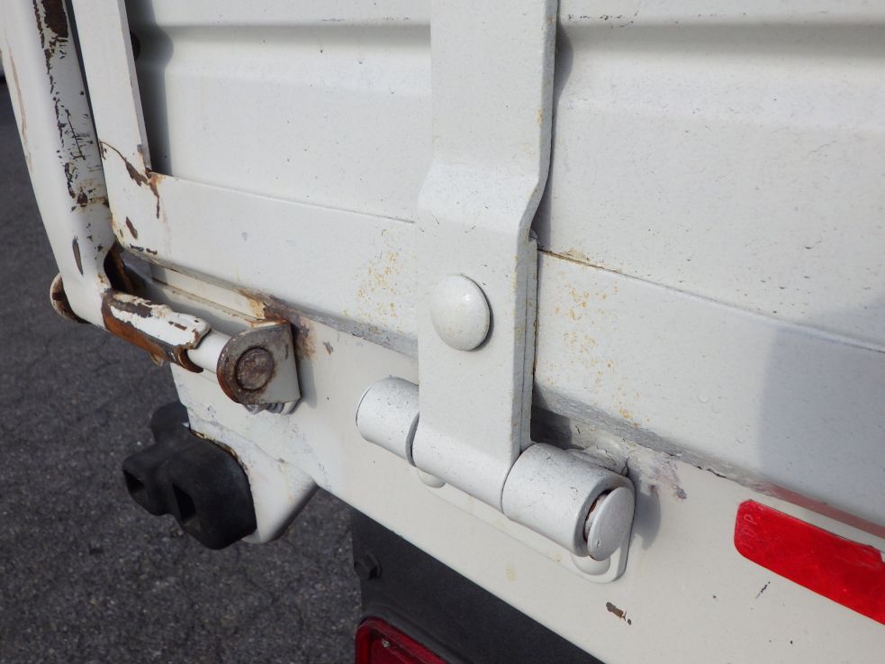 運転席側アオリ後方にヘコミがあります。|いすゞ フォワード 2PG-FRR90S1(2WD)の写真34