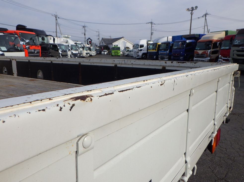 リヤ周りにキズ・サビ・ヘコミがあります。|いすゞ フォワード 2PG-FRR90S1(2WD)の写真41