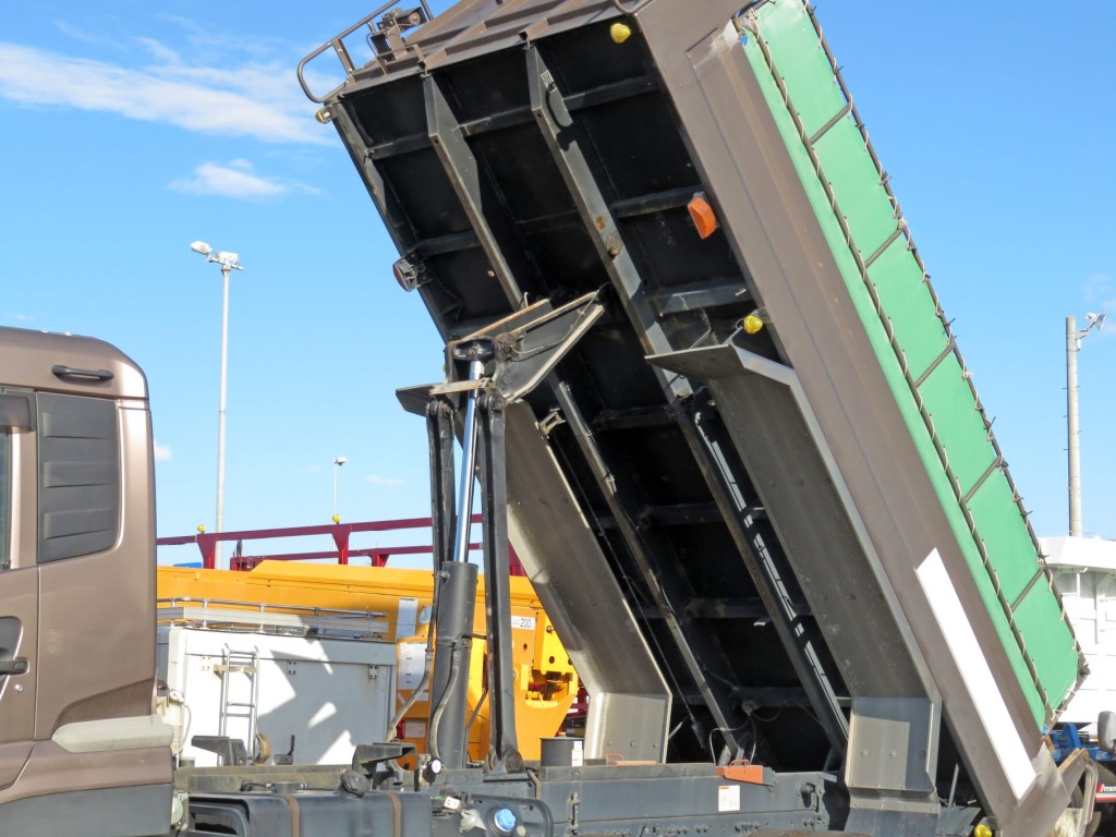 UDトラックス クオン 2PG-CW5ALの写真9