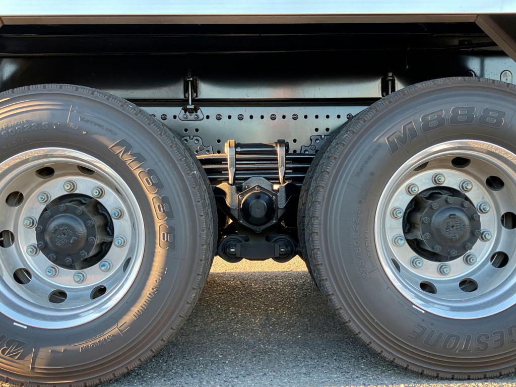 タイヤ間の状態です。|日野 プロフィア 2DG-FS1AHEの写真7