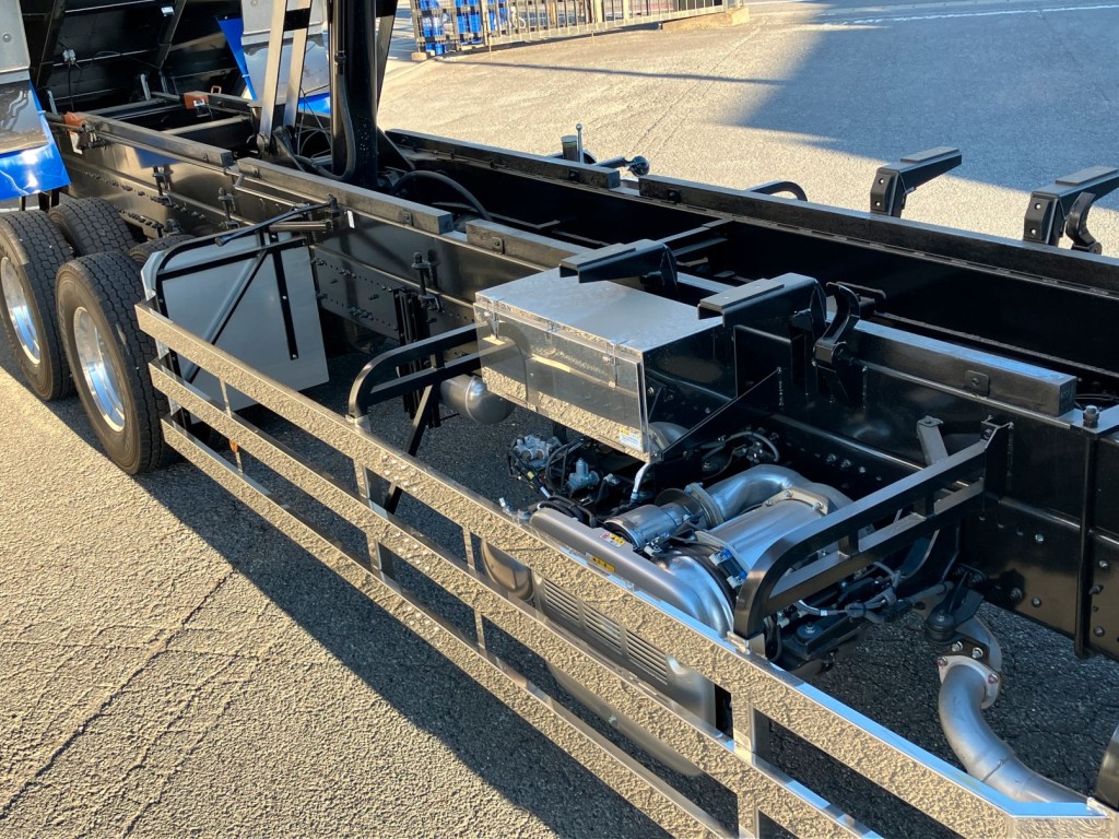 シャシ及びサブフレームの状態です。|日野 プロフィア 2DG-FS1AHEの写真14