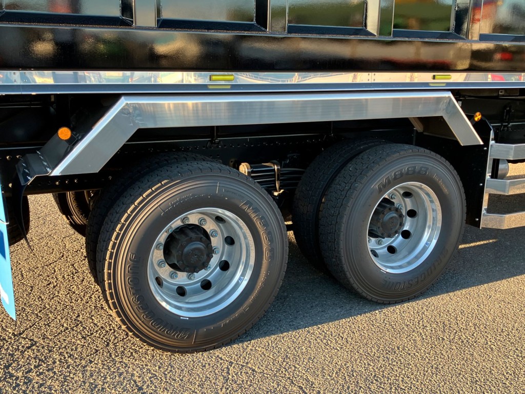 リヤフェンダーはステンレス製です。アルミホイールです|日野 プロフィア 2DG-FS1AHEの写真20