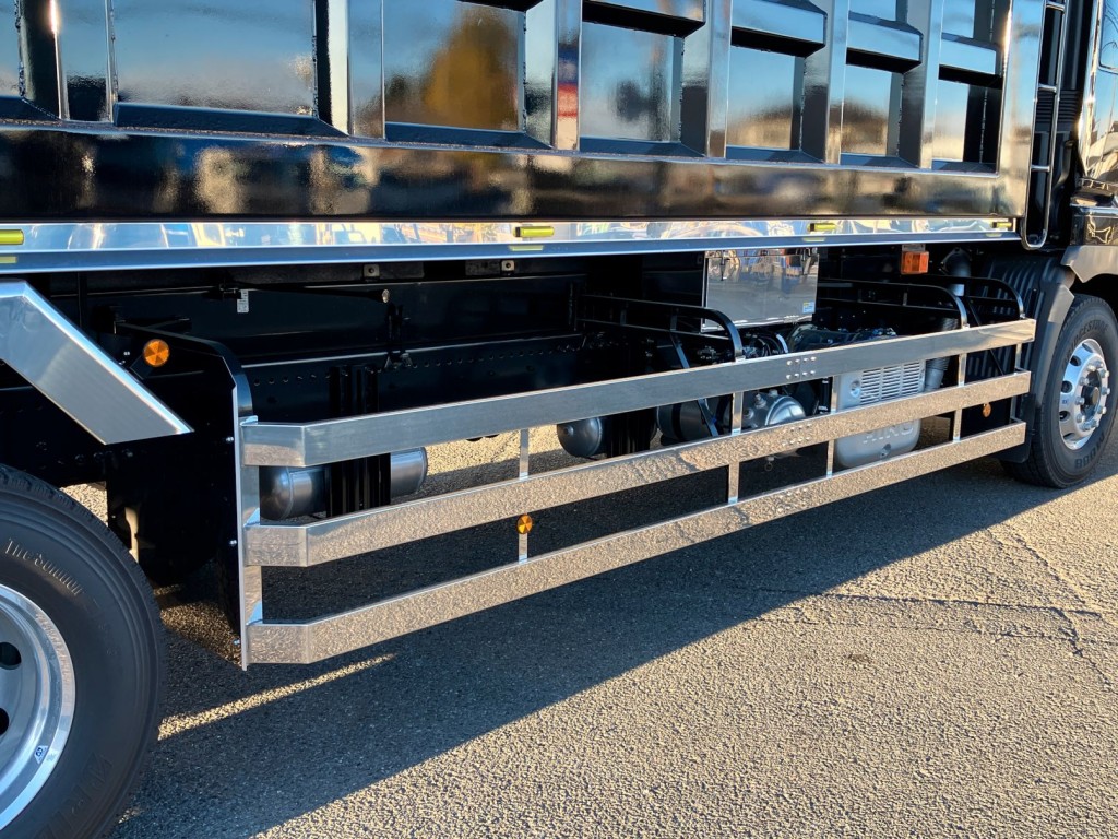 サイドバンパー及びマーカーレールはステンレス製です。|日野 プロフィア 2DG-FS1AHEの写真21