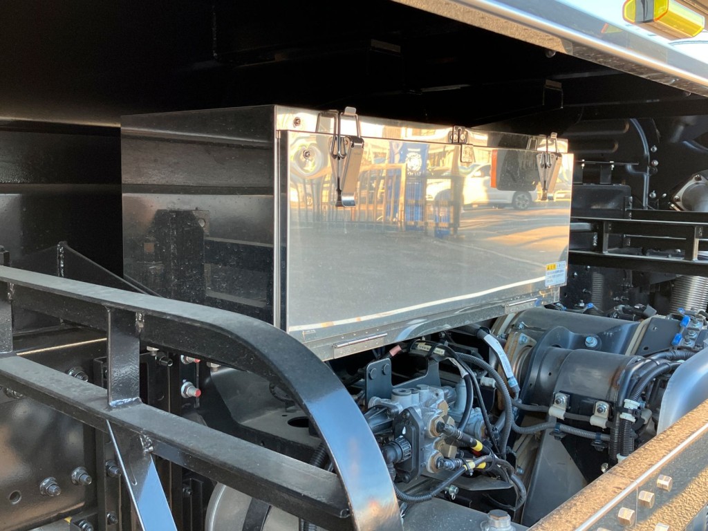 工具箱はステンレス製です。|日野 プロフィア 2DG-FS1AHEの写真22