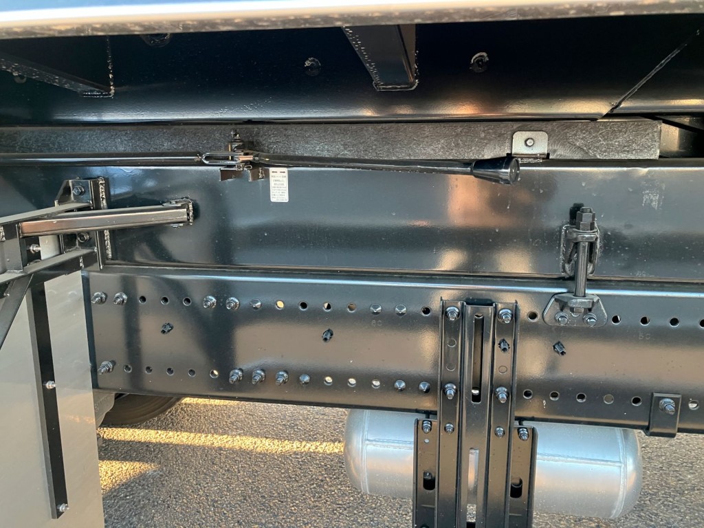 リヤゲートロック操作レバーの状態です。|日野 プロフィア 2DG-FS1AHEの写真23