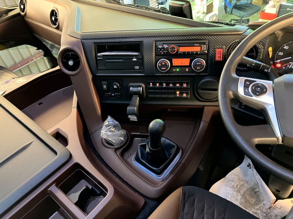 燃料タンクは300L+200L鉄製です。|日野 プロフィア 2DG-FS1AHEの写真27