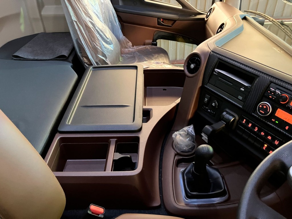 センターコンソール周りの状態です。|日野 プロフィア 2DG-FS1AHEの写真28