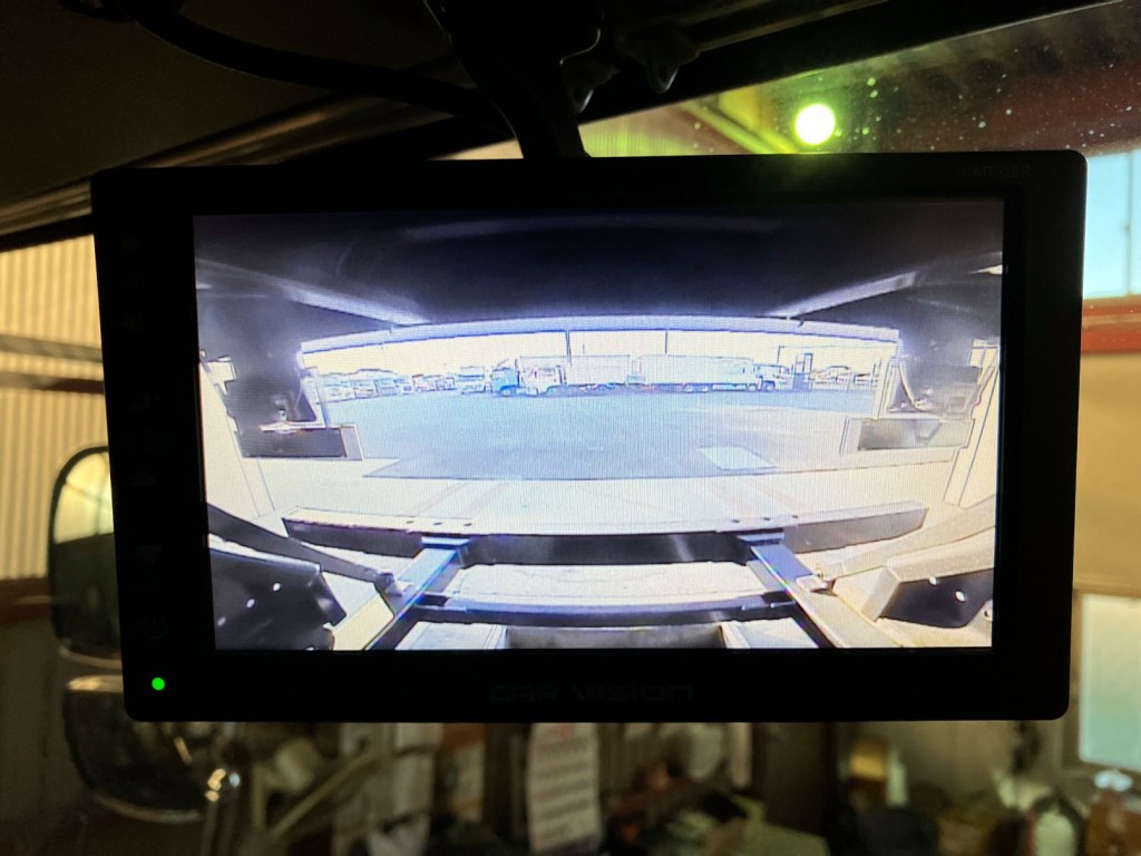 液晶バックモニター付きです。|日野 プロフィア 2DG-FS1AHEの写真32