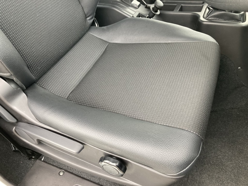 シート座面の状態です。|三菱 ファイター 2KG-FK65F(2WD)の写真12