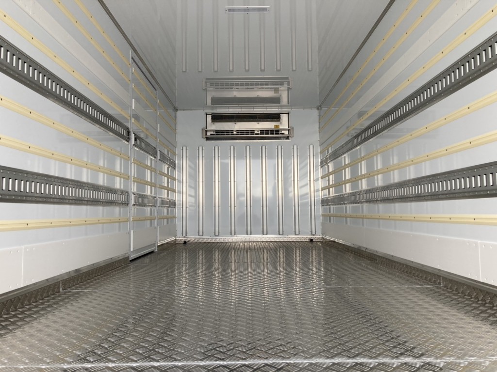 ボデー内部です。|三菱 ファイター 2KG-FK65F(2WD)の写真18