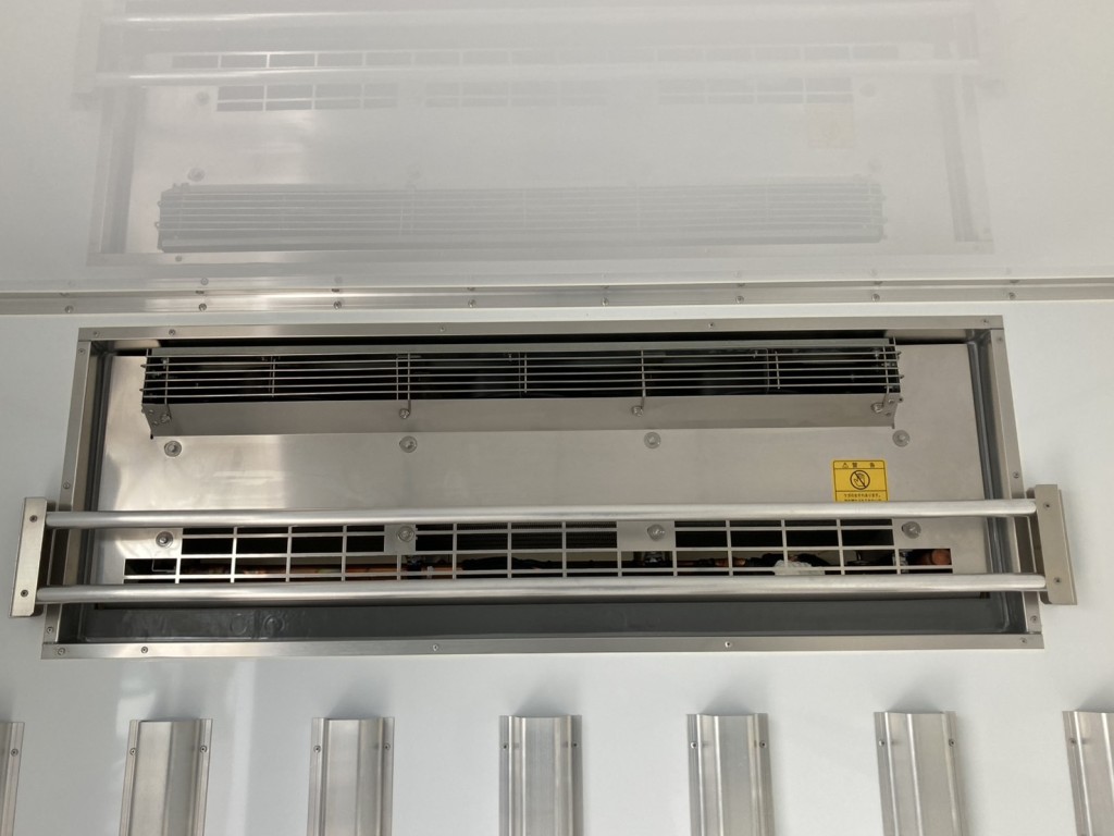 冷凍機の吹き出し口の状態です。|三菱 ファイター 2KG-FK65F(2WD)の写真20