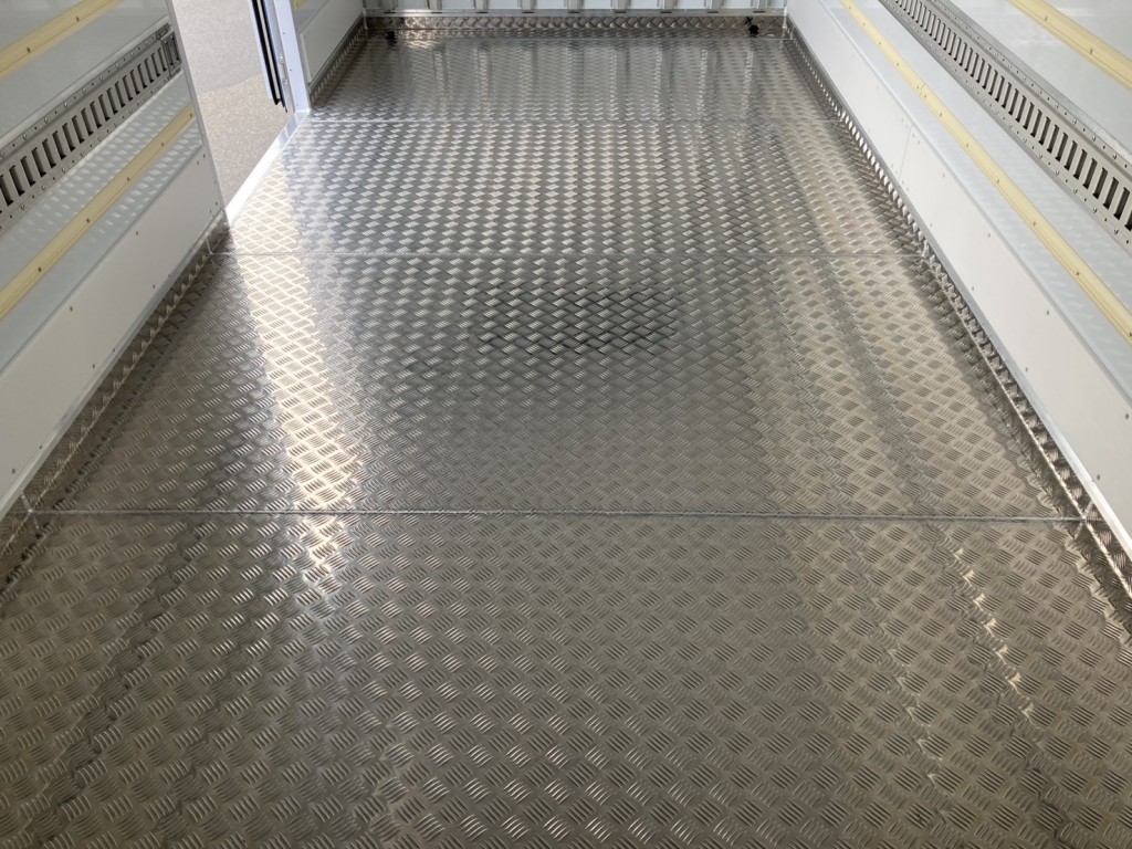 床前方の状態です。|三菱 ファイター 2KG-FK65F(2WD)の写真21