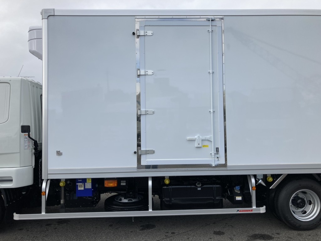 Sドアを閉めた状態です。|三菱 ファイター 2KG-FK65F(2WD)の写真26